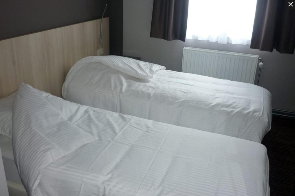 Hotel Les 100 Ciels Saint-Hubert Room photo